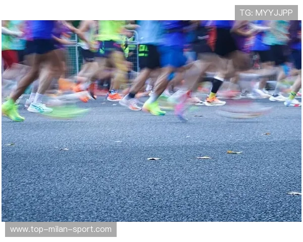 2025杭州马拉松：三万跑者竞逐“最美赛道”